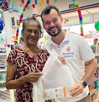 Cliente sorteada na Empório Farma